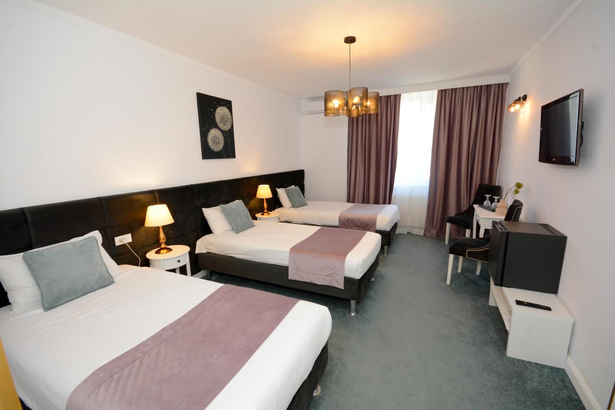 Hotel Andre'S Craiova Exteriör bild