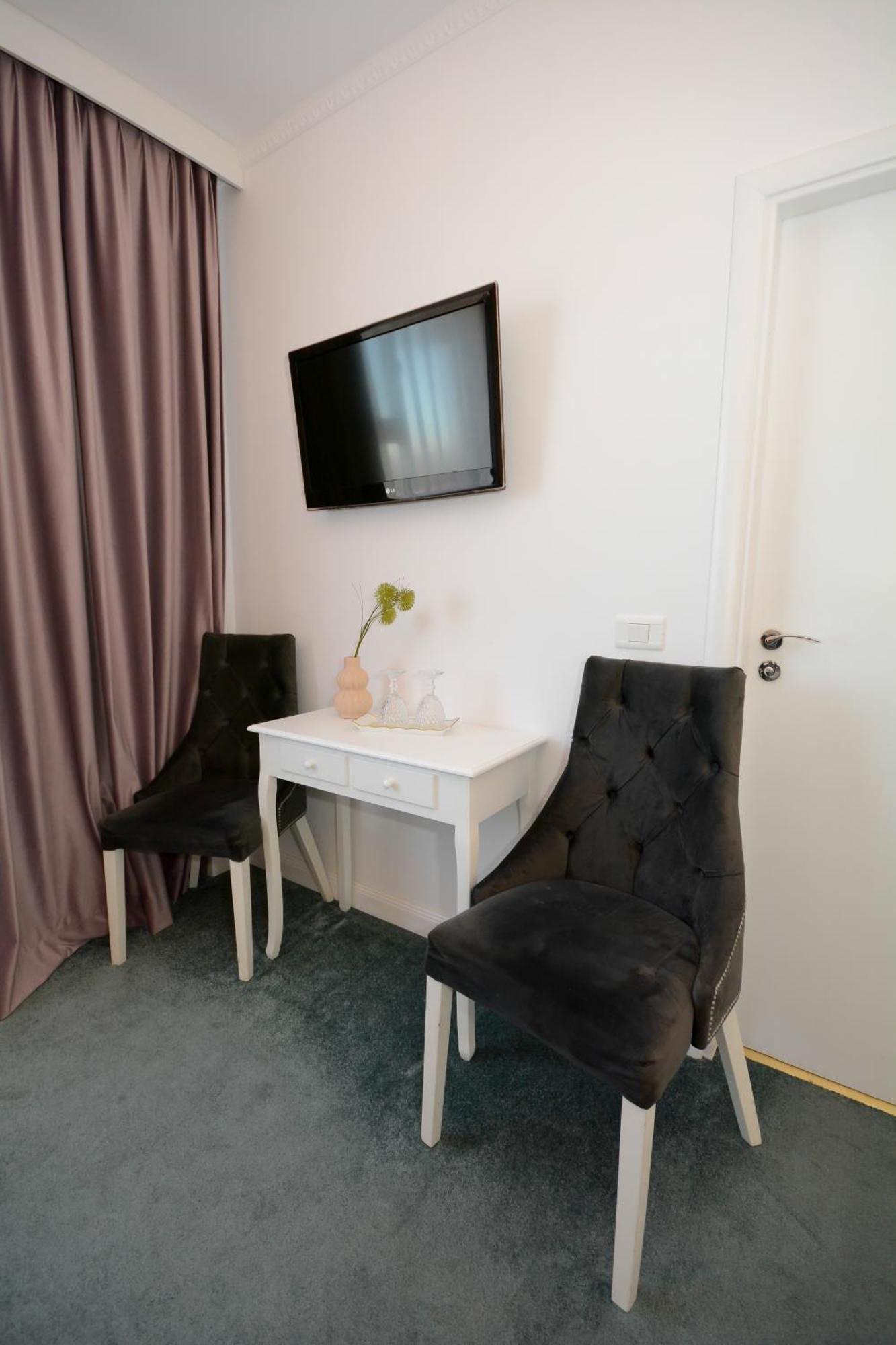 Hotel Andre'S Craiova Exteriör bild