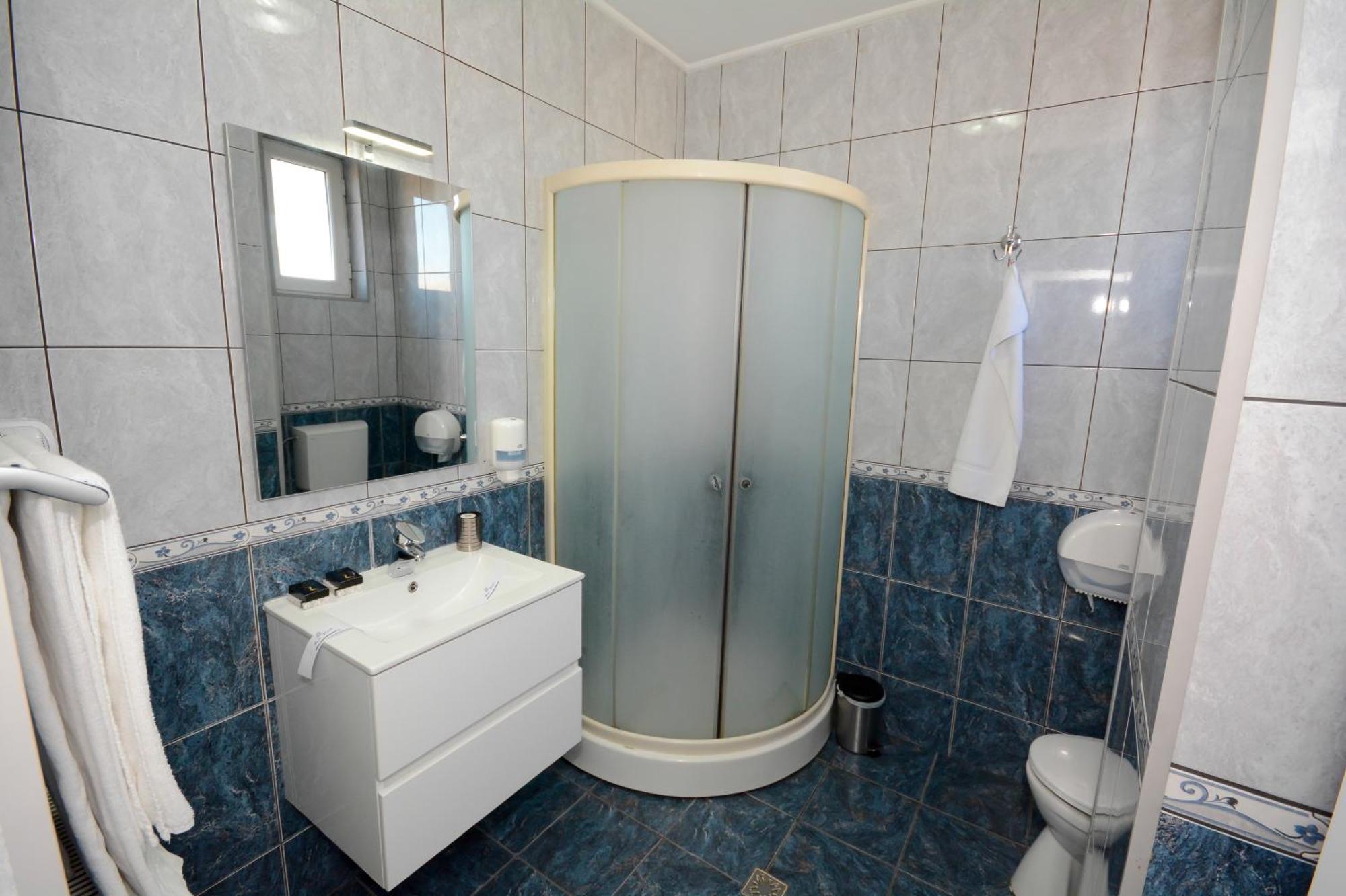 Hotel Andre'S Craiova Exteriör bild