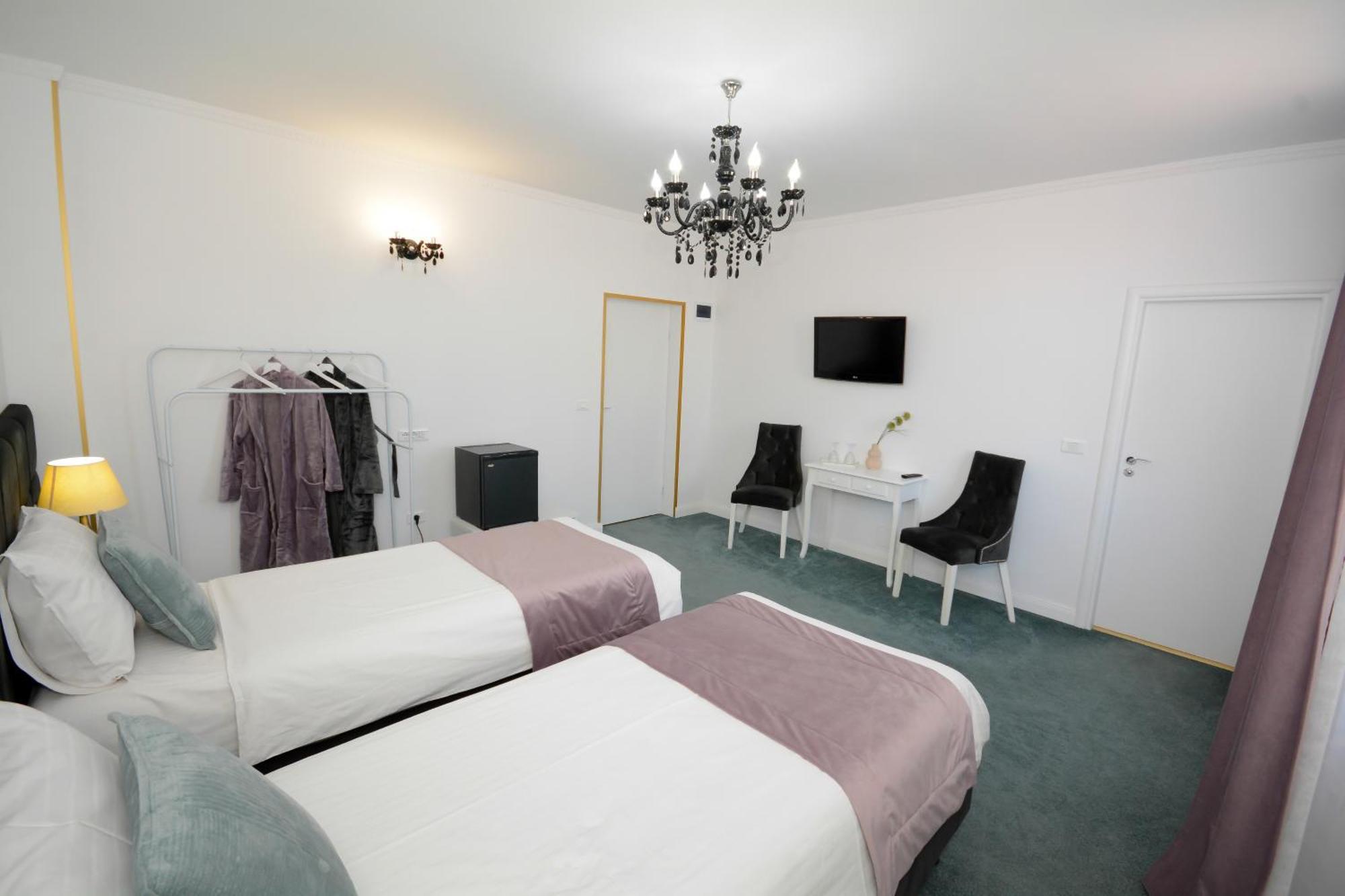 Hotel Andre'S Craiova Exteriör bild