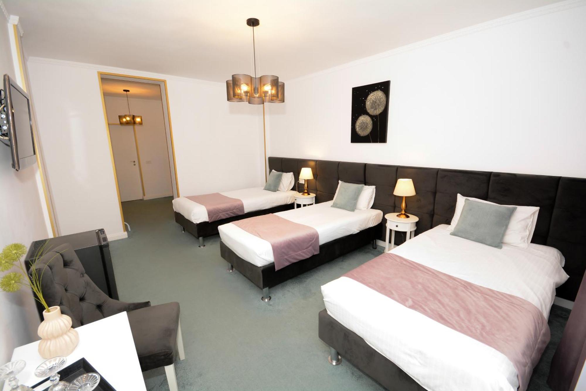 Hotel Andre'S Craiova Exteriör bild