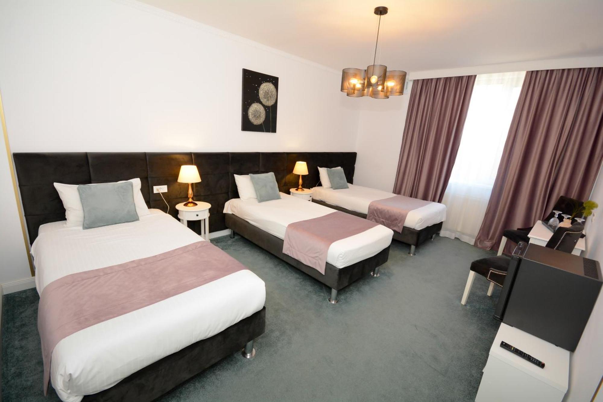 Hotel Andre'S Craiova Exteriör bild