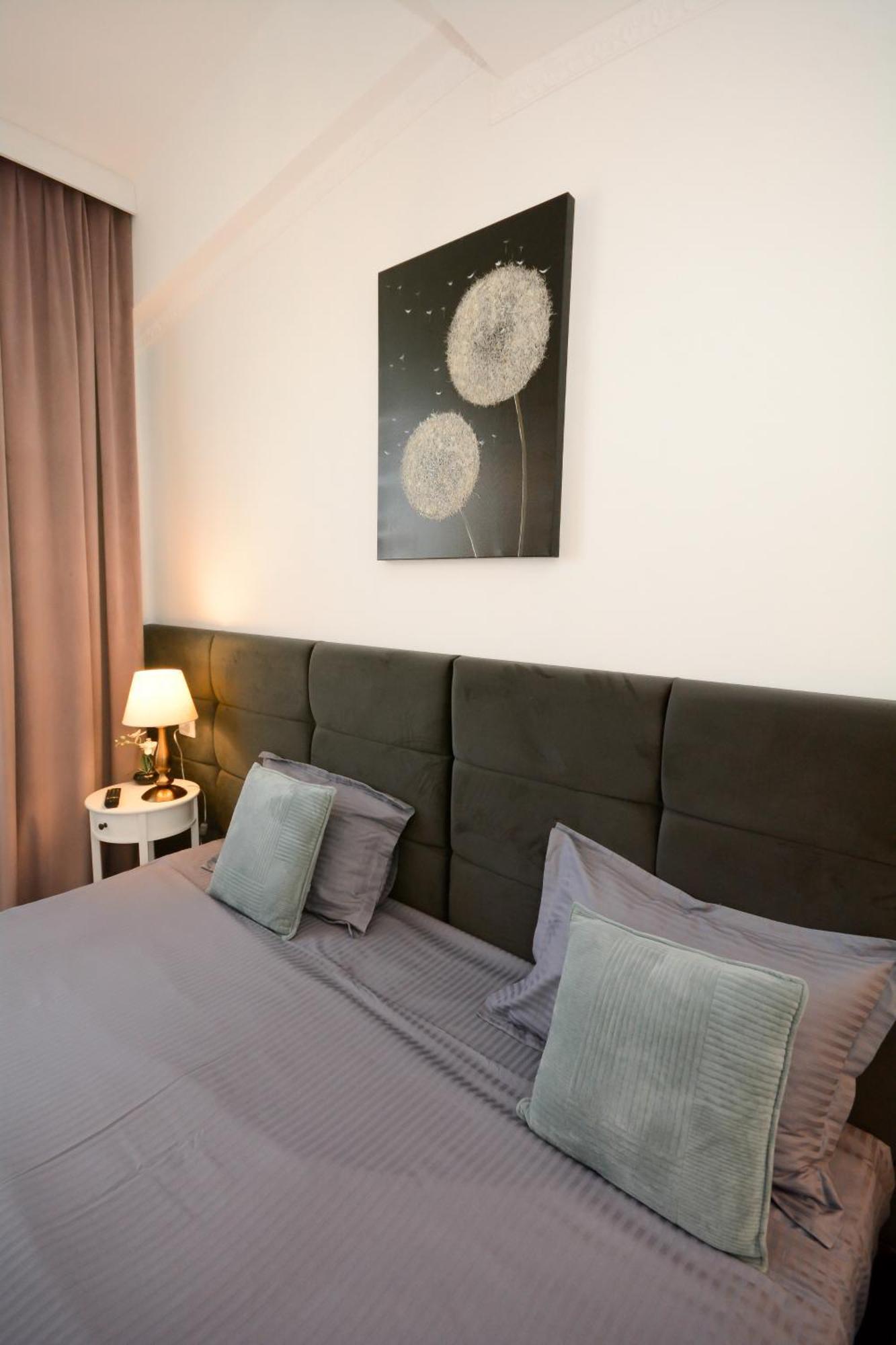 Hotel Andre'S Craiova Exteriör bild