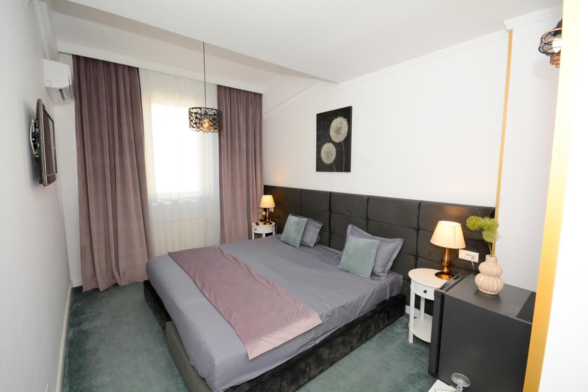 Hotel Andre'S Craiova Exteriör bild