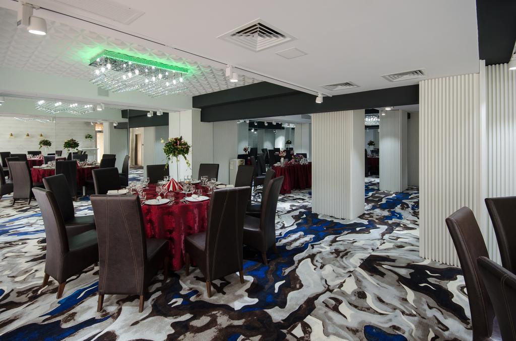 Hotel Andre'S Craiova Exteriör bild
